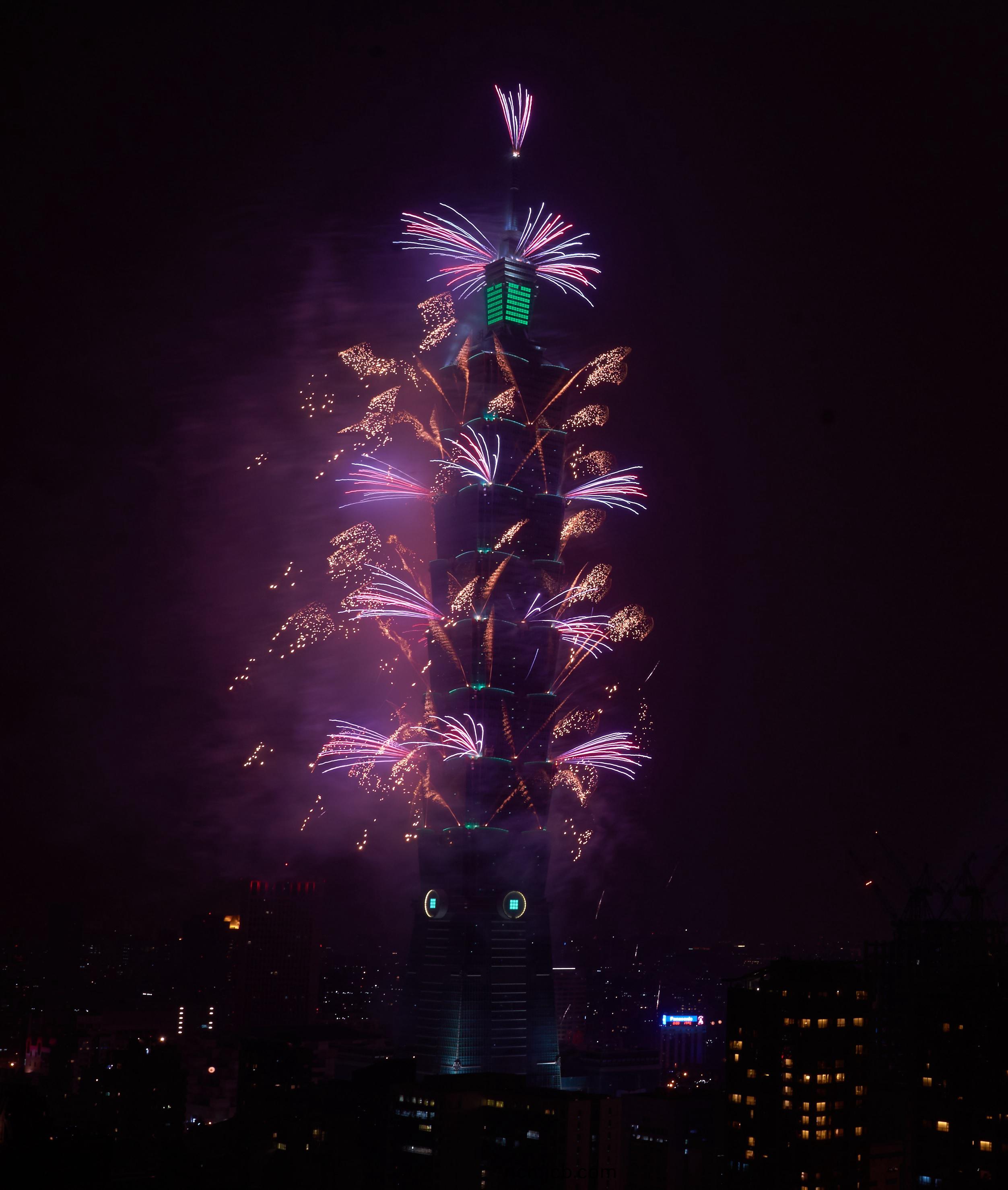 【新聞圖片(pian)】飛利(li)浦炤明助力檯北101打造檯灣綠(lv)色地(di)標 (2).jpg